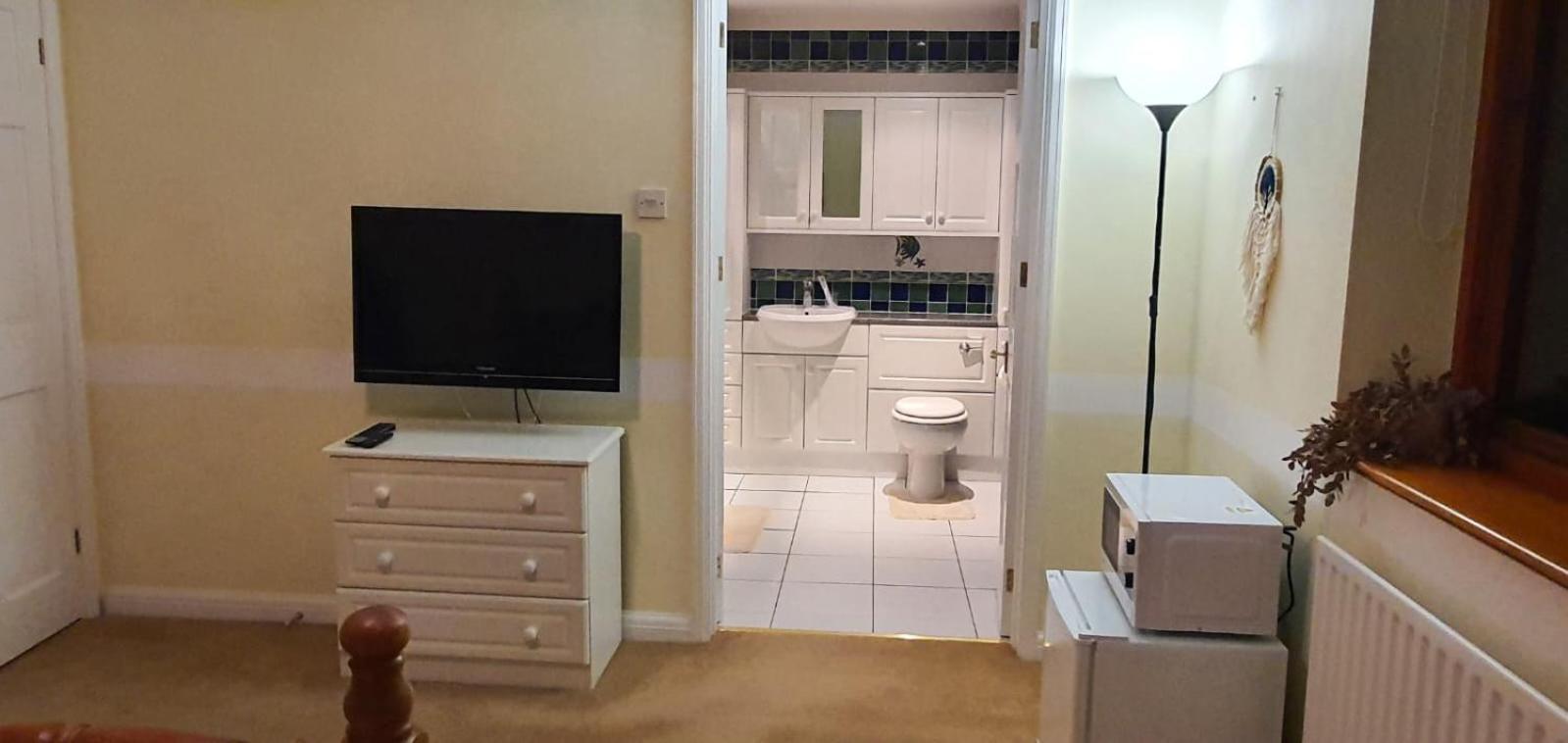 Old Slade Cottage - Train To London 30Mins, Heathrow 15Mins Away,Free Parking - En-Suit Rooms West Drayton  Ruang foto